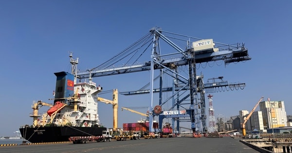 Cái Mép - Thị Vải liên tục đón tàu container trọng tải lớn trong ngày đầu năm 2026