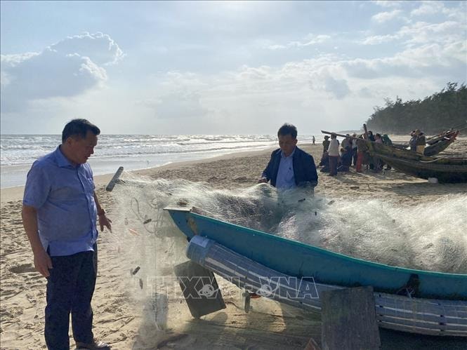 Chìm thuyền đánh cá, một ngư dân mất tích