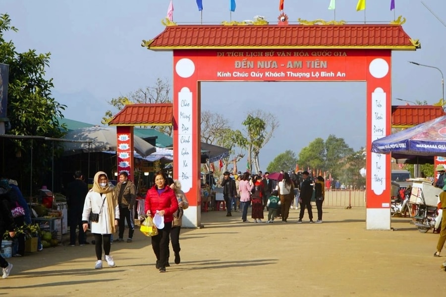 Vì sao tạm dừng đón khách lên huyệt đạo linh thiêng ở Thanh Hóa?