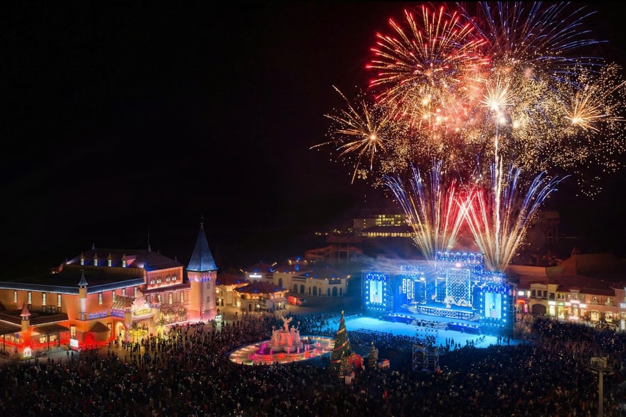 Hàng triệu người đón năm mới tại các điểm đến của Vingroup