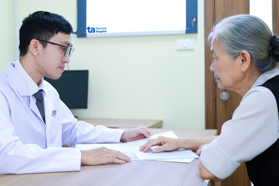 Thay khớp háng cho người cao tuổi như thế nào