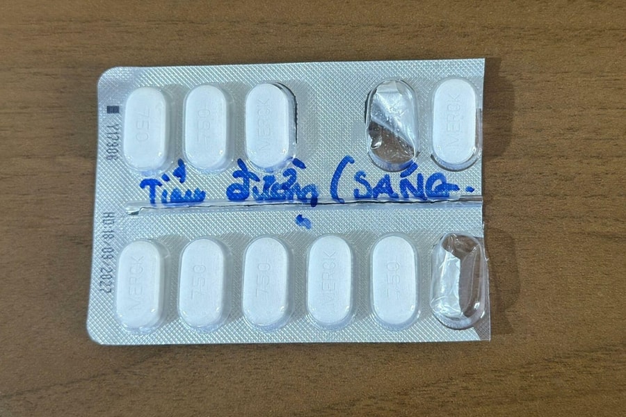 Bé 14 tháng tuổi nuốt thuốc hạ đường huyết vì tưởng kẹo