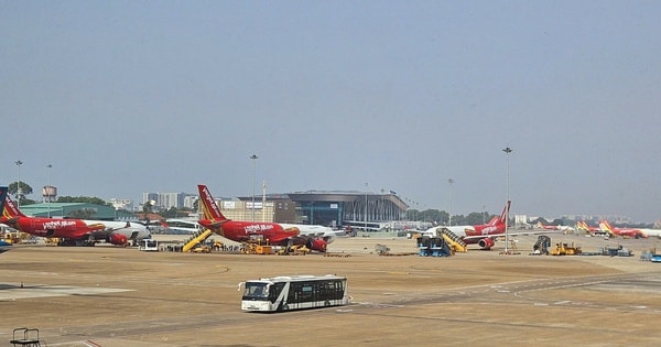 Máy bay mới liên tục về Việt Nam, giá vé Tết có hạ?