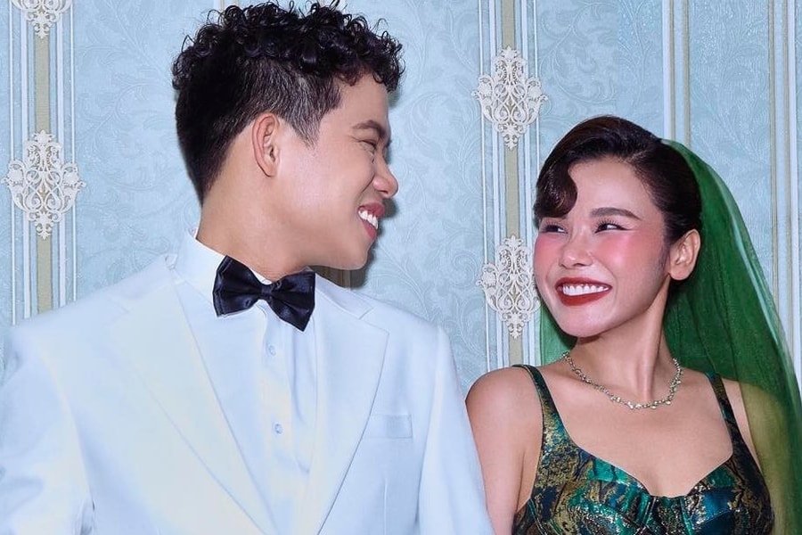 Ca sĩ 'Bốn chữ lắm' cưới