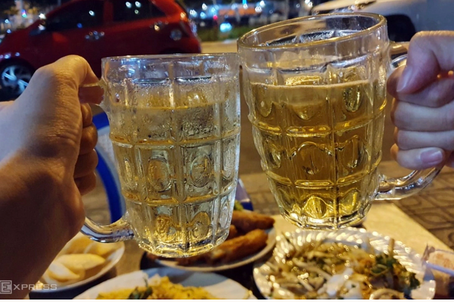 Uống bia ít say hơn uống rượu?