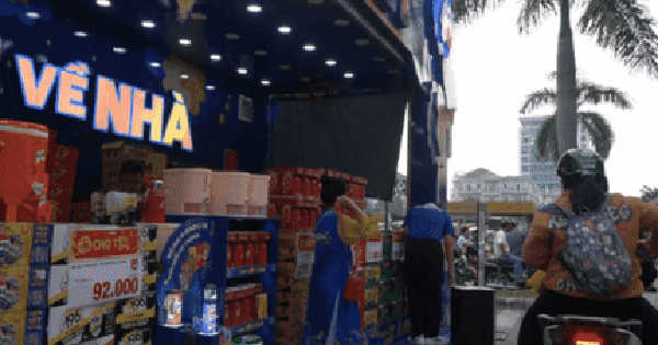 Bia Tết, nước ngọt tràn xuống phố, giá giảm sâu