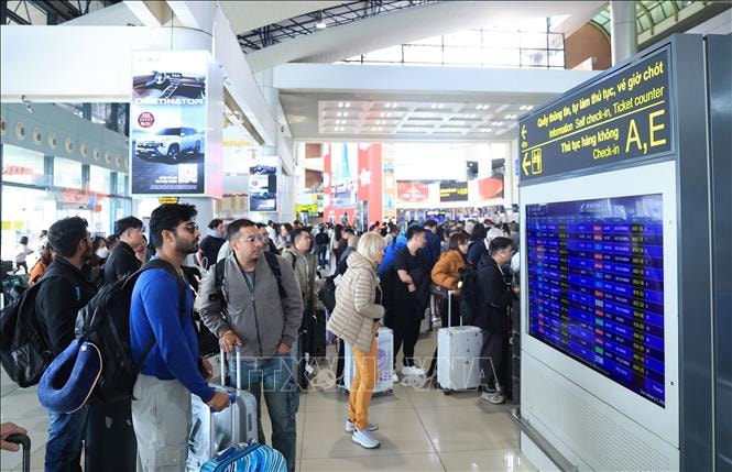 Ngày cuối kỳ nghỉ, sân bay Nội Bài lập đỉnh đón khách quốc tế