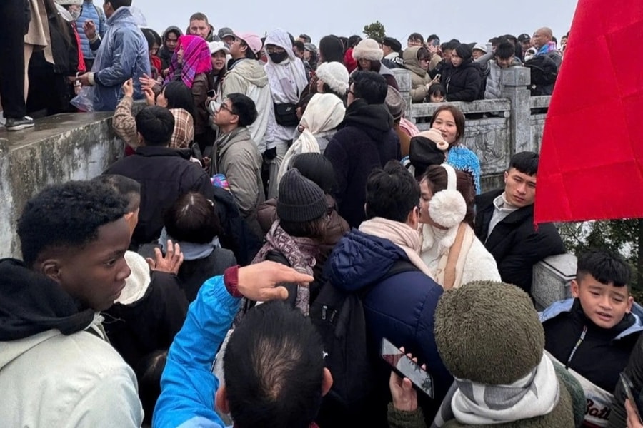 Hà Giang đông và tắc ngoài sức tưởng tượng, nhiều khách phải quay đầu