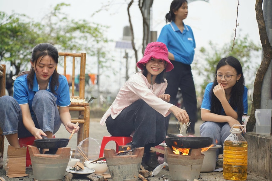 Chuyện chưa kể ở phòng y tế trường Hy Vọng