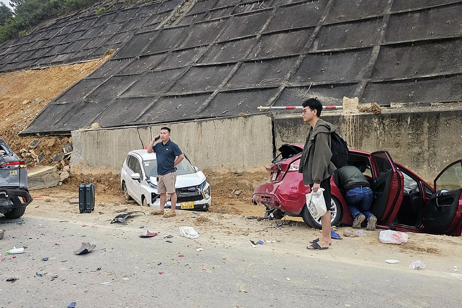 11 ôtô tông liên hoàn trên cao tốc La Sơn - Hòa Liên