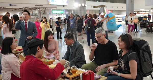 Khách tới nườm nượp, TPHCM có doanh thu "khủng" hơn 2.600 tỉ đồng