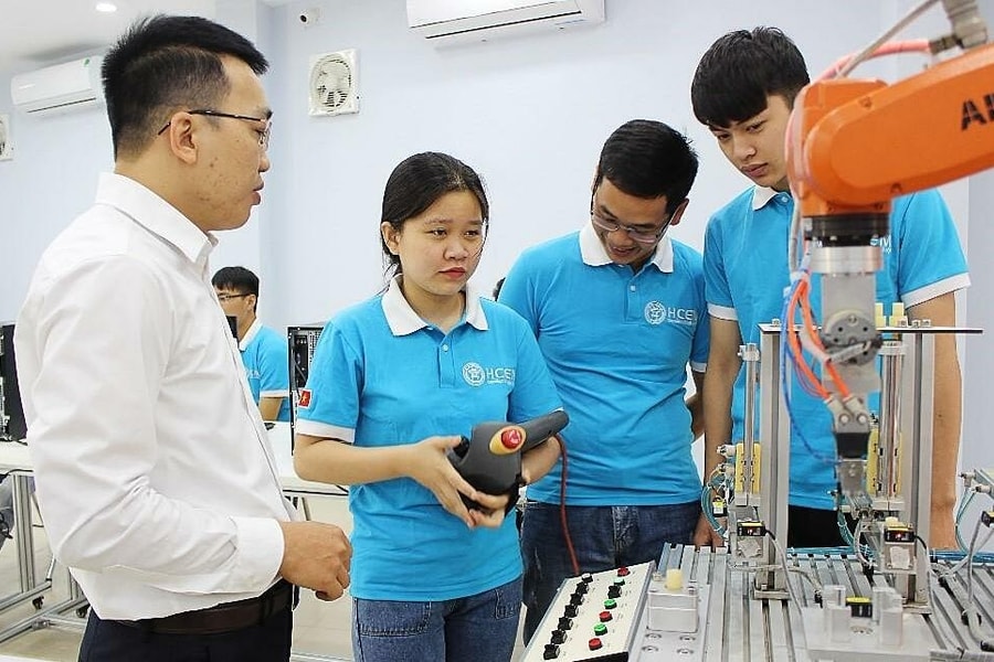 Trung học nghề có thể là 'lối thoát' cho áp lực thi lớp 10