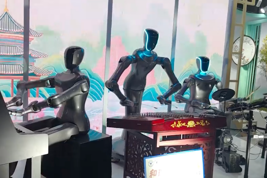 Ban nhạc robot hình người Trung Quốc đắt show