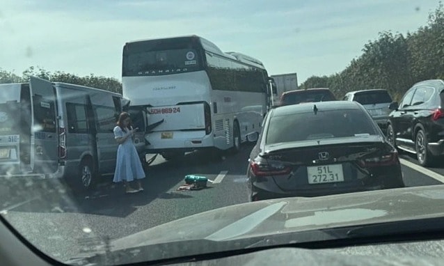 Áp lực bị 'dí đuôi' khi tôi lái xe trên cao tốc 120 km/h