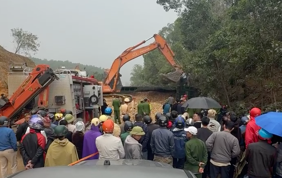 Xe đầu kéo tông hai ô tô, một người tử nạn