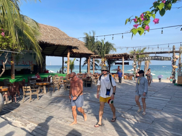 'Tìm mãi chưa thấy đường xuống bãi biển' ở Phú Quốc