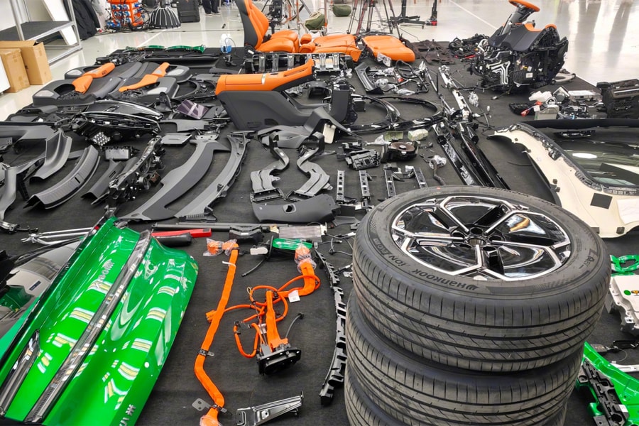 Xiaomi phát trực tiếp cảnh tháo dỡ xe điện để chứng minh chất lượng