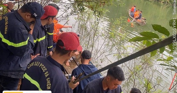 Đà Nẵng: Lật thuyền đang chở 7 người trên sông Nước Xa