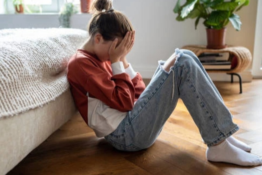 Về thăm bố không báo trước, tôi sững sờ khi thấy người phụ nữ lạ trong nhà