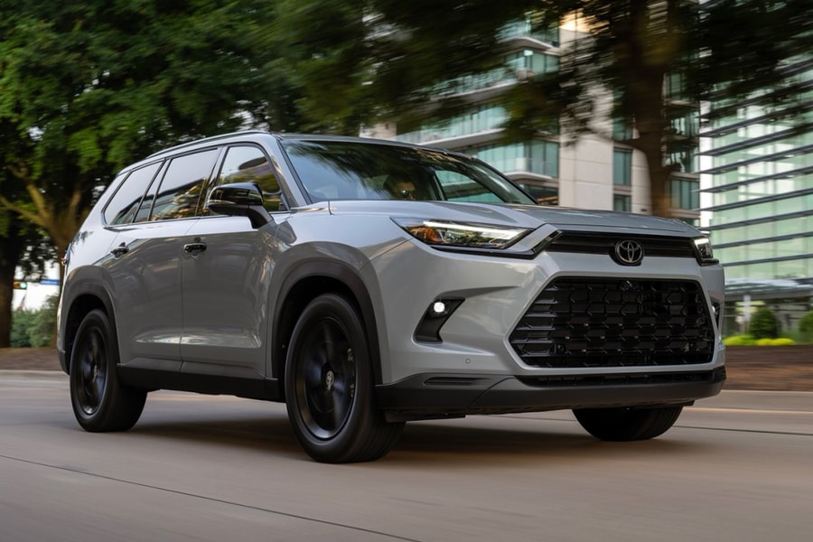 Gần một nửa khách hàng của Toyota mua xe điện hóa