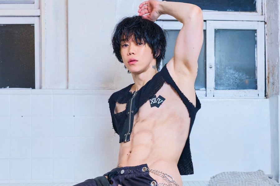 Nam ca sĩ Nhật liên tục gây sốc