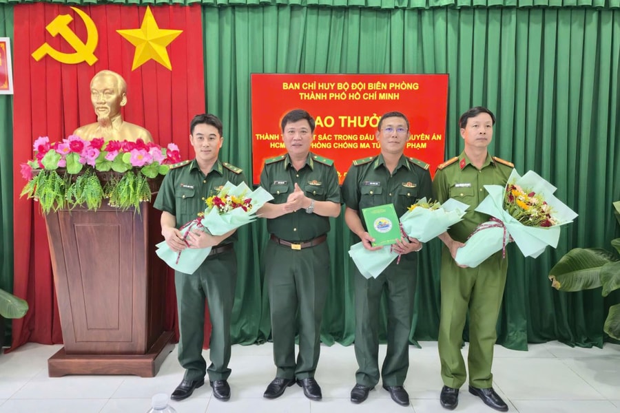 Bộ đội Biên phòng TP Hồ Chí Minh thưởng nóng các lực lượng phá án ma túy