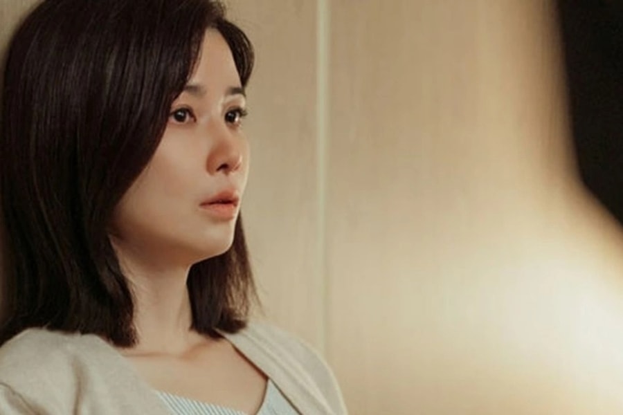 Chồng bế con riêng về nhà, mẹ chồng nói một câu khiến tôi ngã ngửa