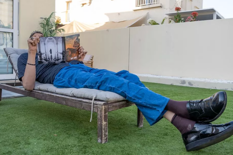 Cuộc sống bất tiện của 'người khổng lồ' cao 2,51 m