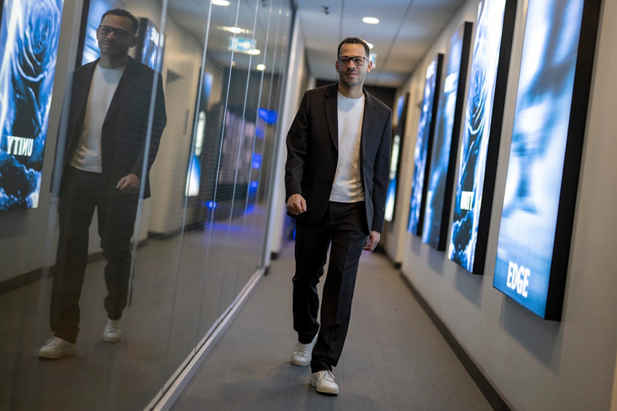 Rosenior ra mắt Chelsea, ký hợp đồng đến 2032