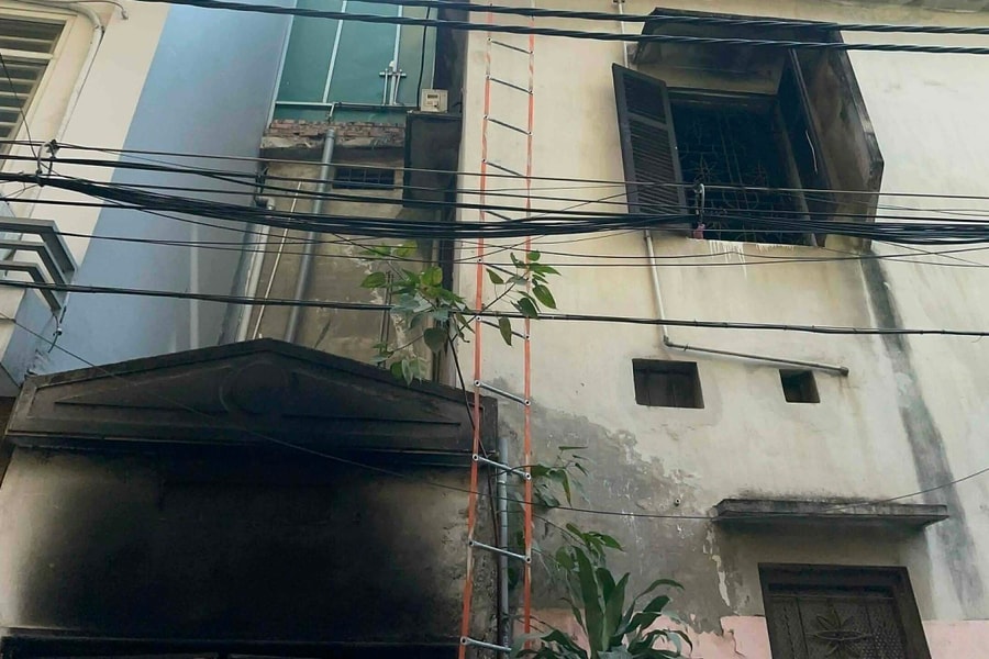 Cháy nhà trọ ở Hà Nội, 15 người nhập viện, 2 ca phải thở máy