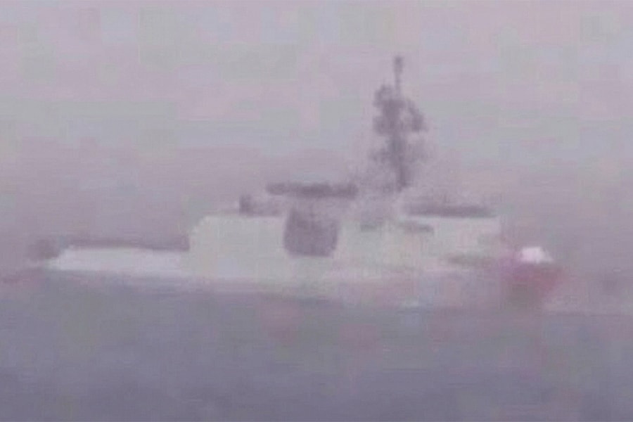 Tuần duyên Mỹ bám đuổi tàu dầu Nga trên biển