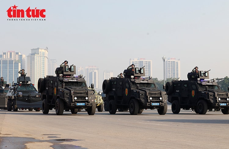 Dàn khí tài tối tân xuất hiện trong tổng duyệt bảo đảm an ninh Đại hội XIV