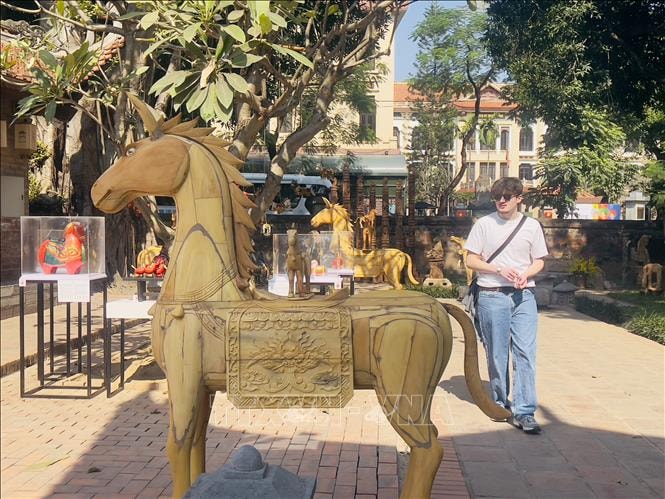 Khai mạc trưng bày chuyên đề 'Ngựa về phố' tại Văn Miếu - Quốc Tử Giám