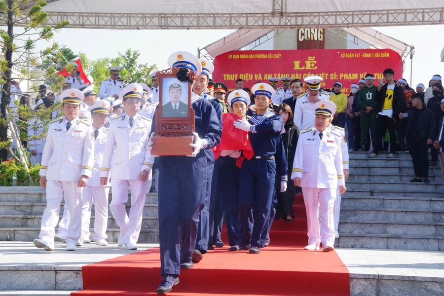 Trao Bằng Tổ quốc ghi công cho gia đình liệt sĩ Phạm Văn Tuân hy sinh tại Trường Sa