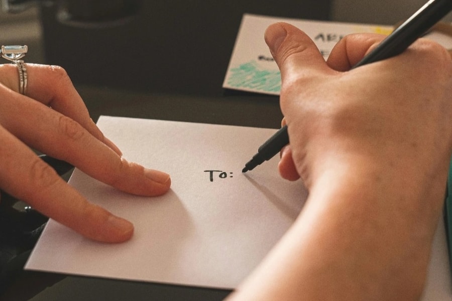 Mừng cưới bạn 2 chỉ vàng, 5 năm sau, bạn mừng lại khiến tôi lặng người