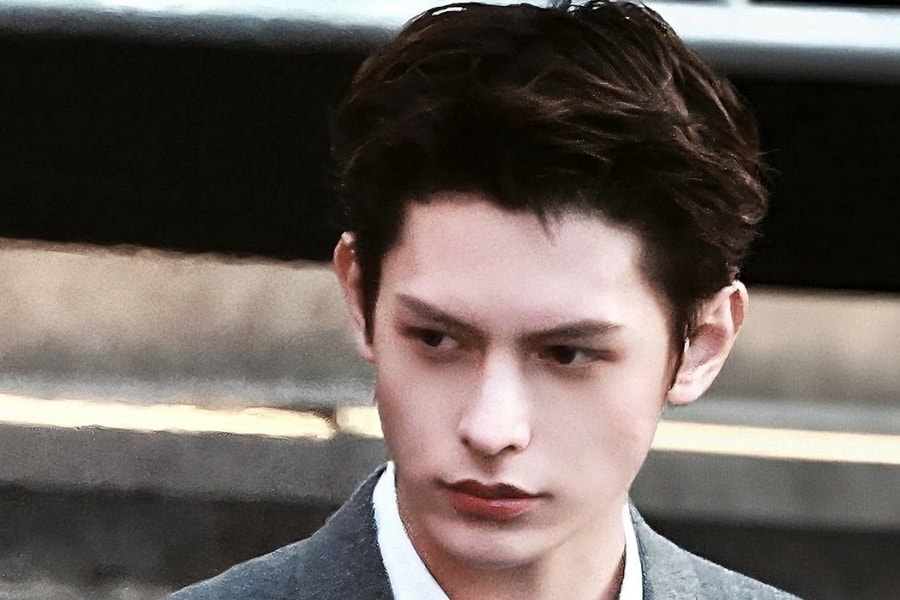 Dung mạo ca sĩ Kpop được khen như 'tổng tài'