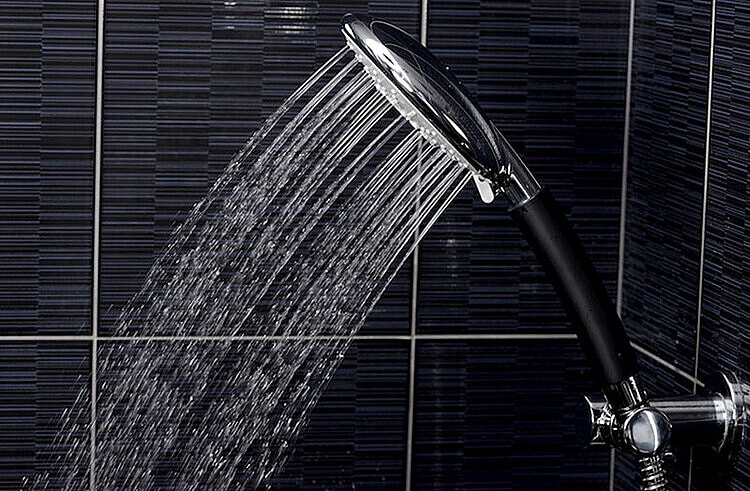 Vì sao tắm nước nóng khi trời rét cũng gây đột quỵ?