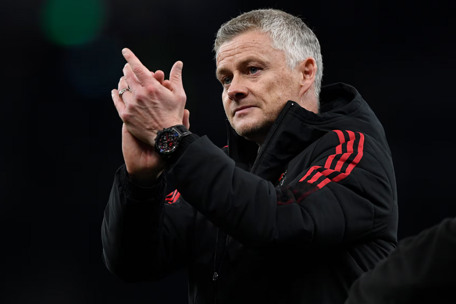 Neville: 'Man Utd lặp lại vòng luẩn quẩn nếu bổ nhiệm Solskjaer'