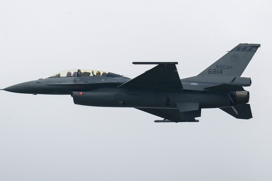 Tiêm kích F-16V Đài Loan lao xuống biển vì 'trục trặc máy tính'