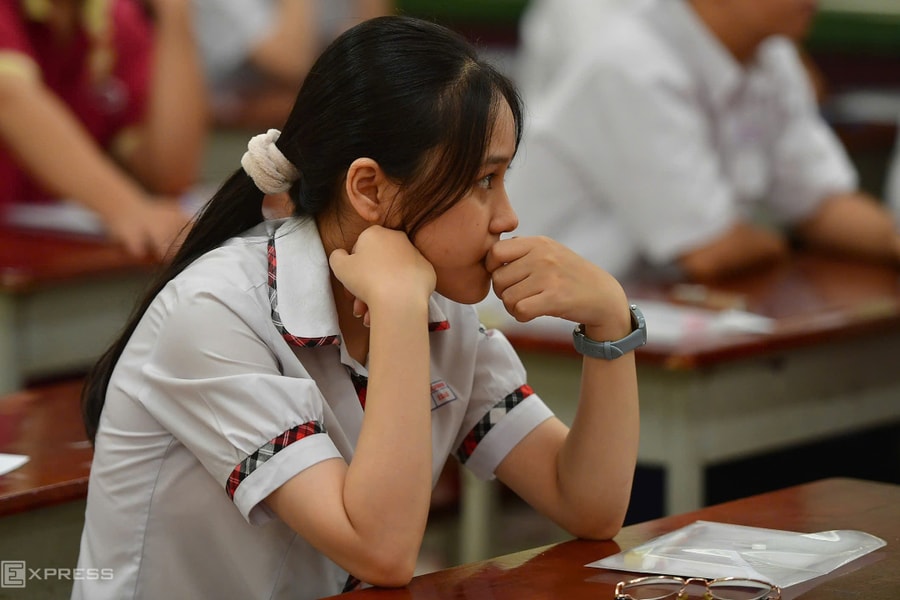 Hơn 50 đại học siết chặt hoặc dừng xét học bạ