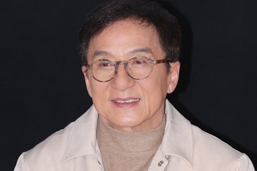 Thành Long ê chề