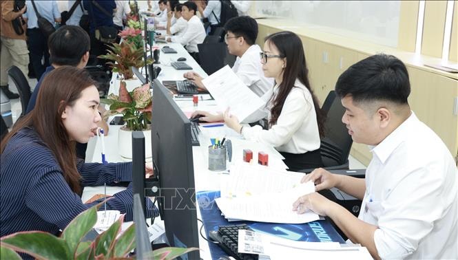 Tỷ lệ công chức xếp ngạch chuyên viên chính tại các bộ không được quá 50%