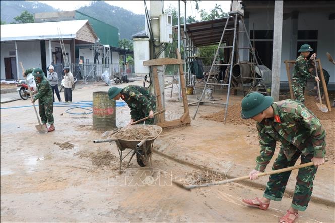 Thần tốc xây mái ấm cho người dân đón Tết