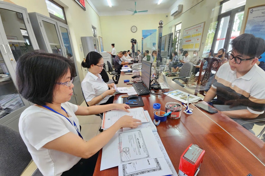 Năm 2026 sẽ tiếp tục tinh giản biên chế và đề xuất điều chỉnh tiền lương