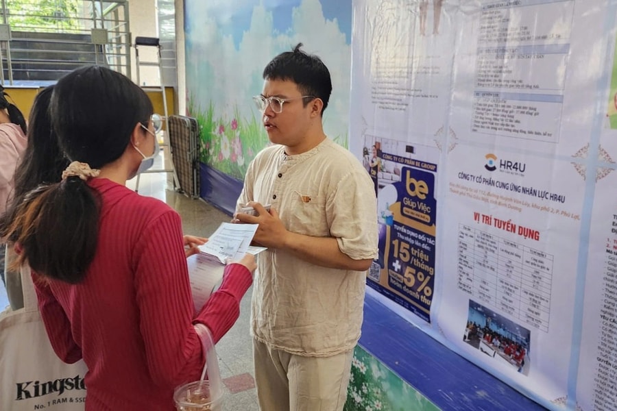 Doanh nghiệp khát lao động, cạnh tranh để giữ người