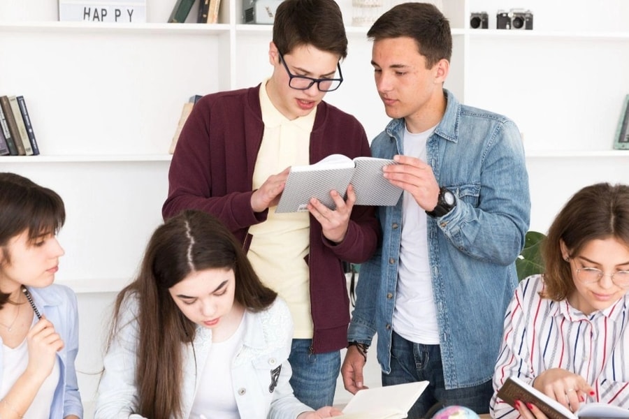 Lao động làm được nhiều việc cùng lúc “dễ thở” hơn trong năm 2025