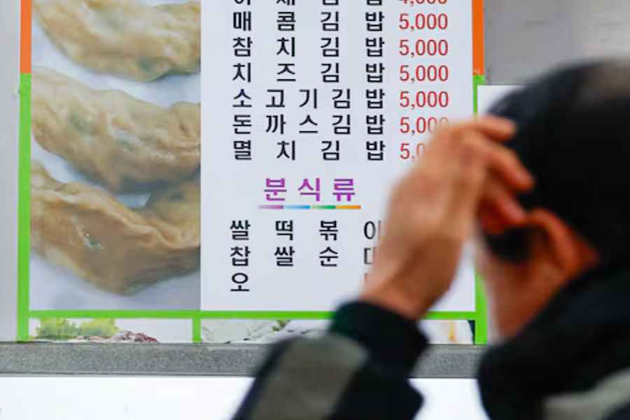 Dân văn phòng Hàn Quốc đến chợ tìm bữa trưa giá rẻ