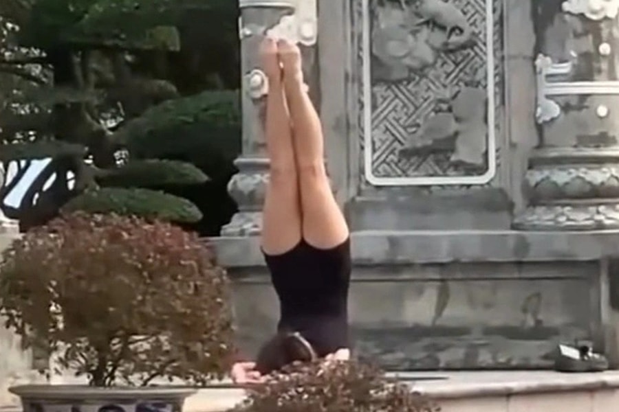 'Trồng chuối' trước cổng chùa