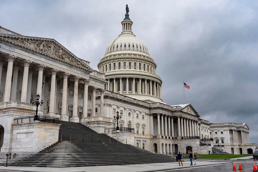 Thượng viện Mỹ bật đèn xanh nghị quyết ngăn ông Trump tấn công Venezuela