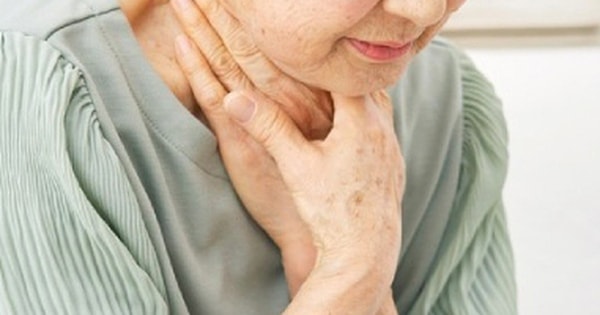 Nuốt nhầm bàn chải đánh răng, người phụ nữ nhập viện cấp cứu trong đêm